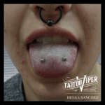 piercing lengua surface en lengua, tattoo viper castelldefels